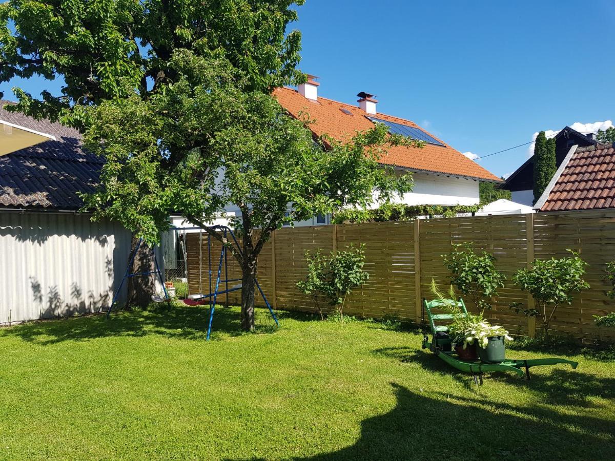 Bogi'S Ferienhaus - Pension Laakirchen Exterior foto